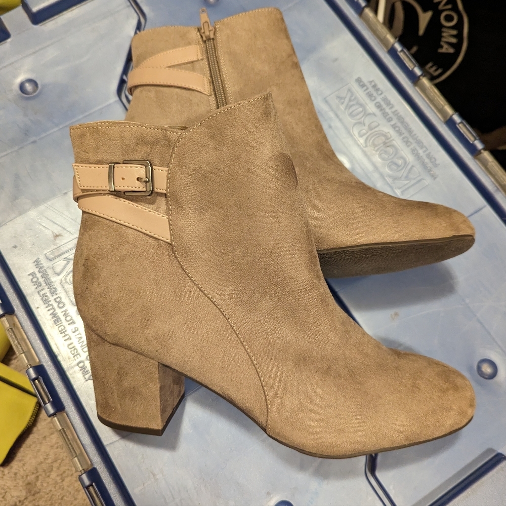 DSW Gray booties 9